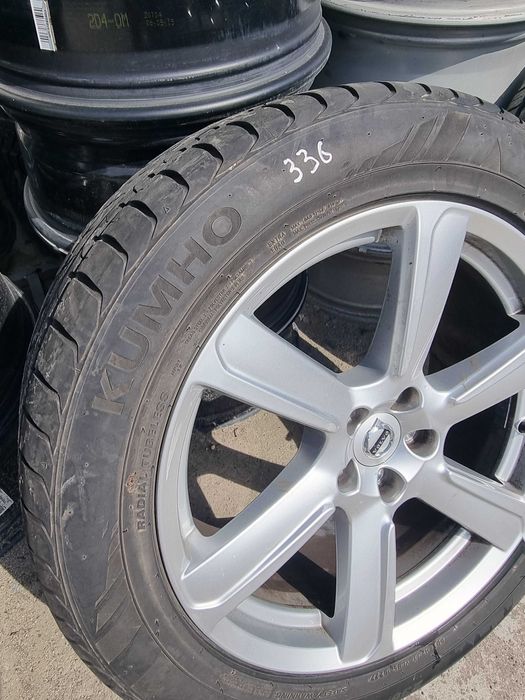 Doua anvelope Kumho Crugen 235 55 ZR19 Dot 0222 ci337