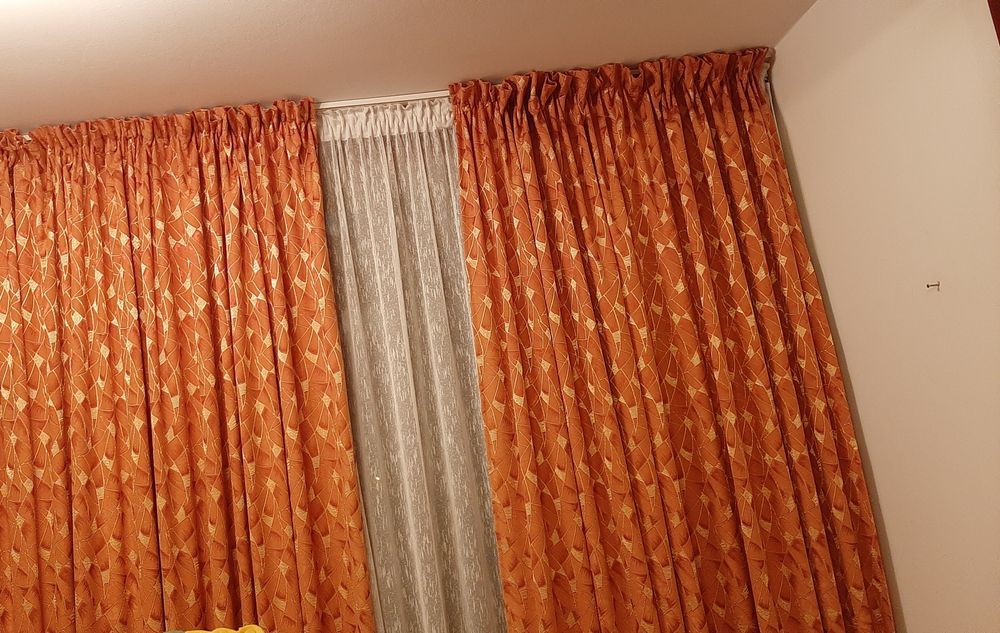 Vând draperie eleganta  și  cuvertura