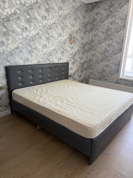 Кровать двуспальная с Матрасом
