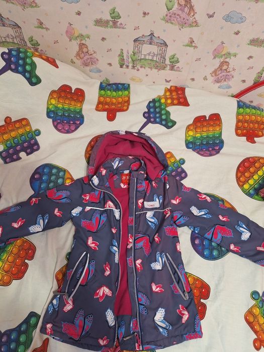 Продам куртку детскую