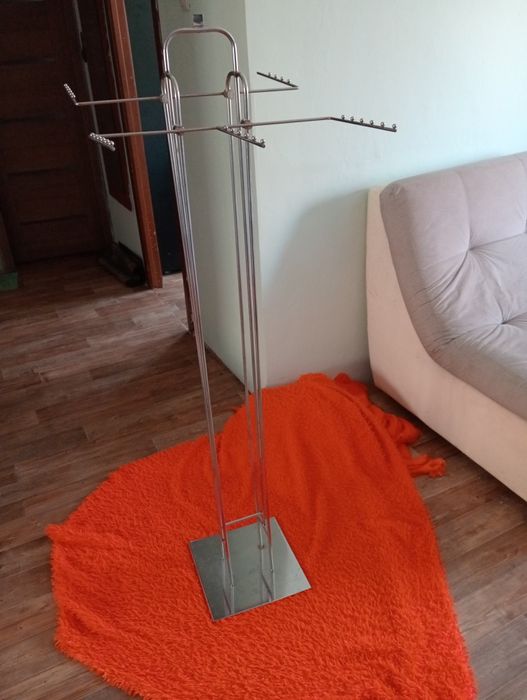 Продам Вешалки стойку разбираеться