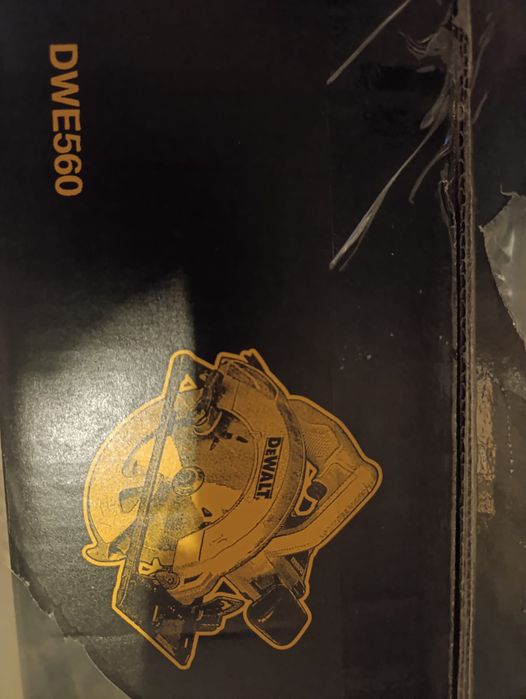 Дисковая пила DeWalt DWE560