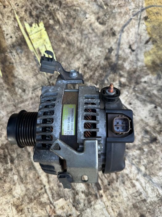 Привозной генератор Toyota 2AZ-FE.