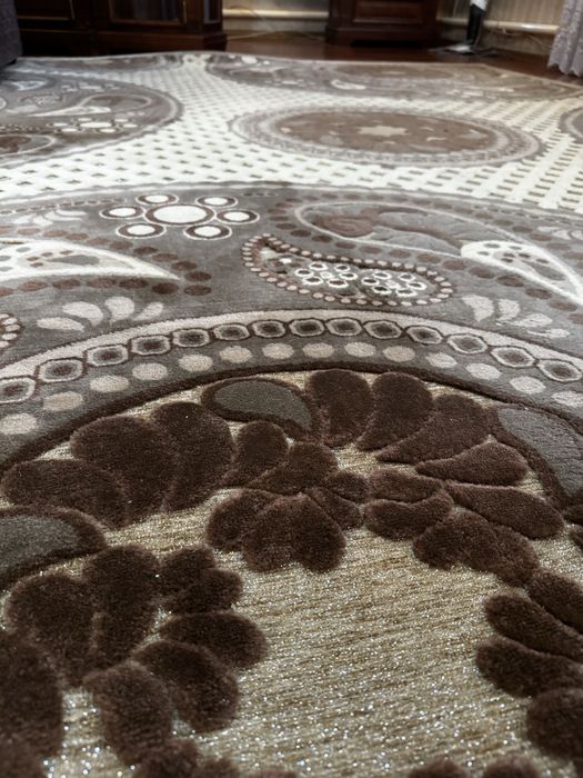 Продам ковёр размером 3 на 5 метров