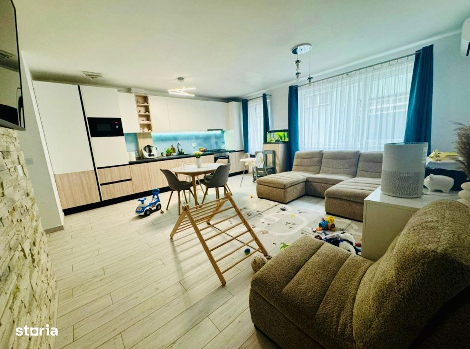 Apartament cu 3 camere,parcare,zona Vivo — fotografia 1