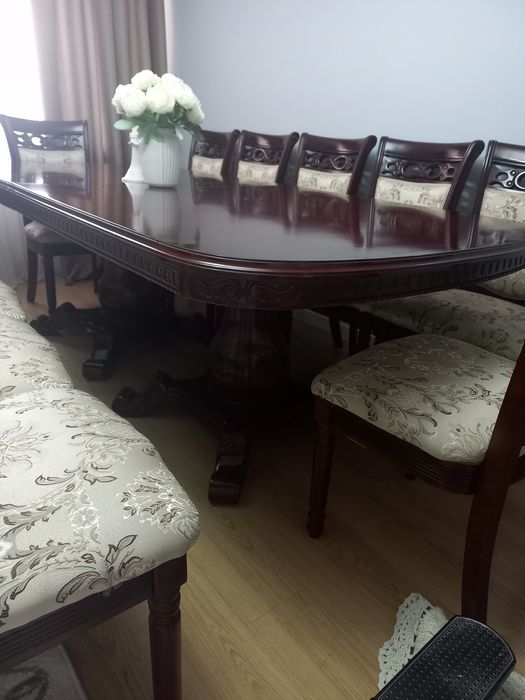 Стол со стульями