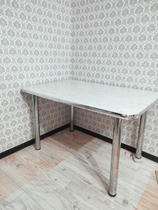 Продам стол в хорошем состоянии