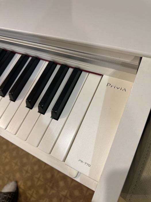Продам пианино Casio px-770