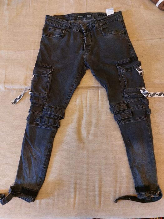 Blugi diferite modele.