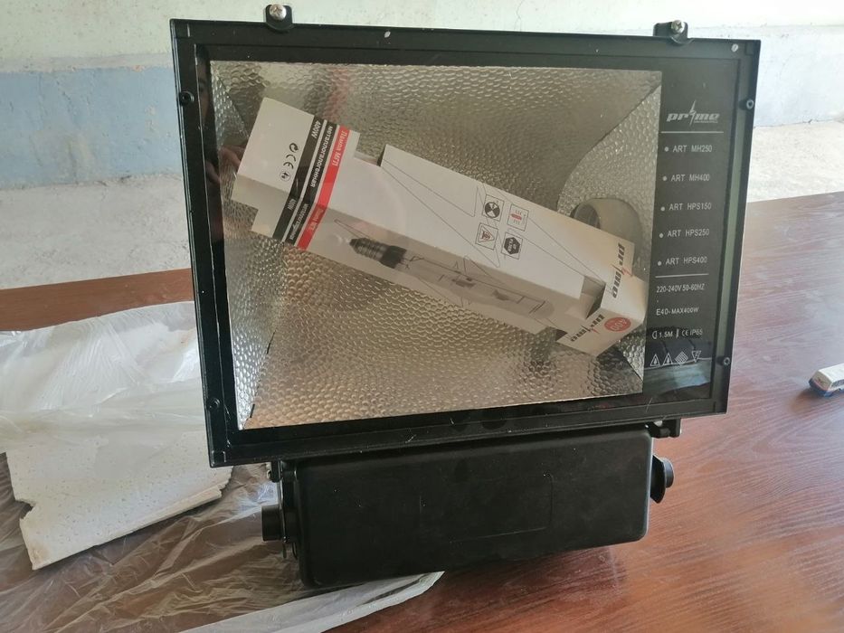 Прожектор освещения уличный