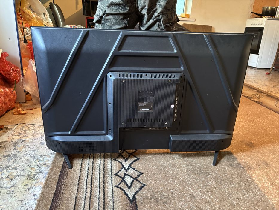 Продам телевизор новый смарт