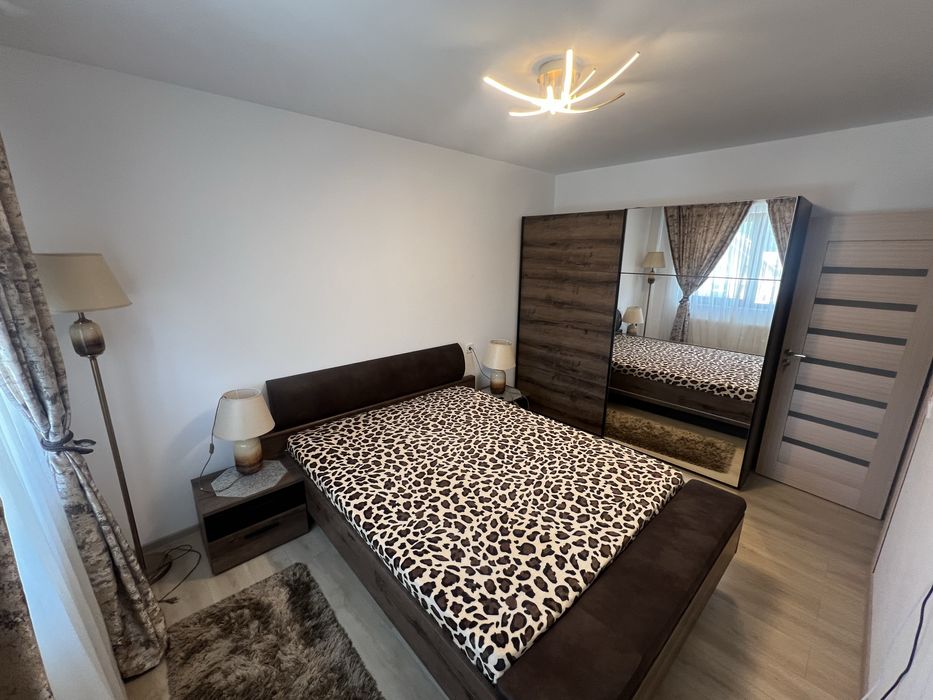 Închiriez apartament cu 2 camere bloc nou loc parcare inclus/Trivale magic