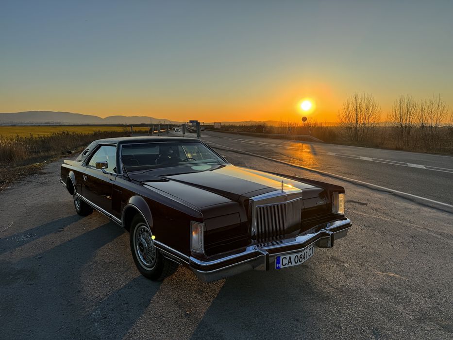 Ретро Автомобил под наем Lincoln Continental Mark V кола