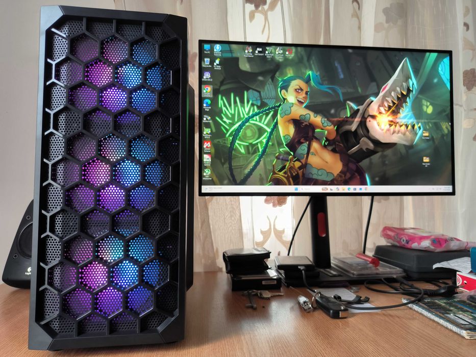 PC Unitate GAMING i5 8600 4.30Ghz/RX570 8GB GDDR5/16GB DDR4/SSD/1TB