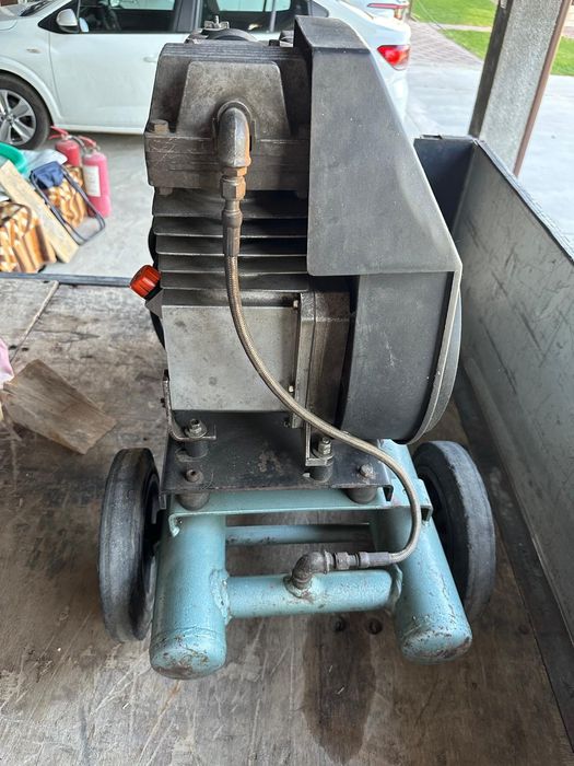 Vand compresor aer pe benzina.