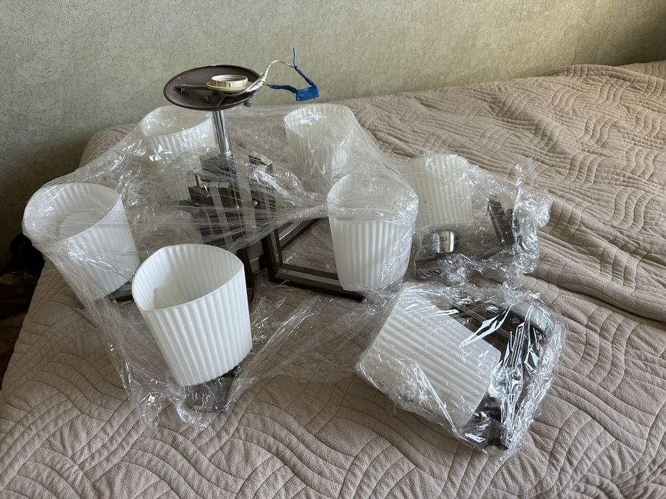 Продам люстру и бра