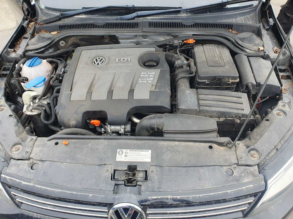 Dezmembrez Volkswagen Jetta 1.6 tdi 2013