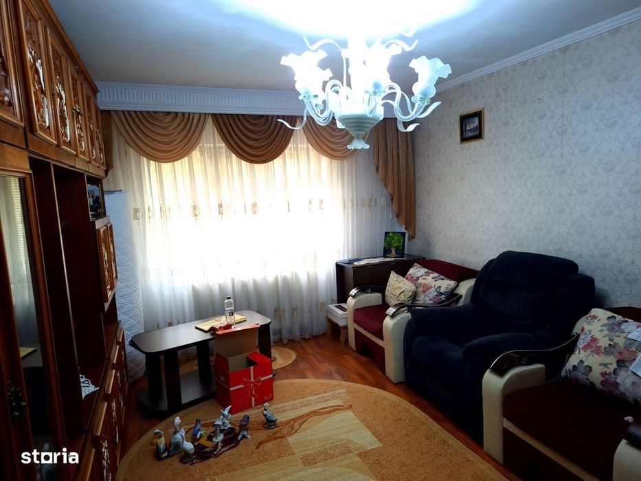 3 camere Mioveni / T.uri , Decomandat / Centrală, Amplasament DEOSEBIT