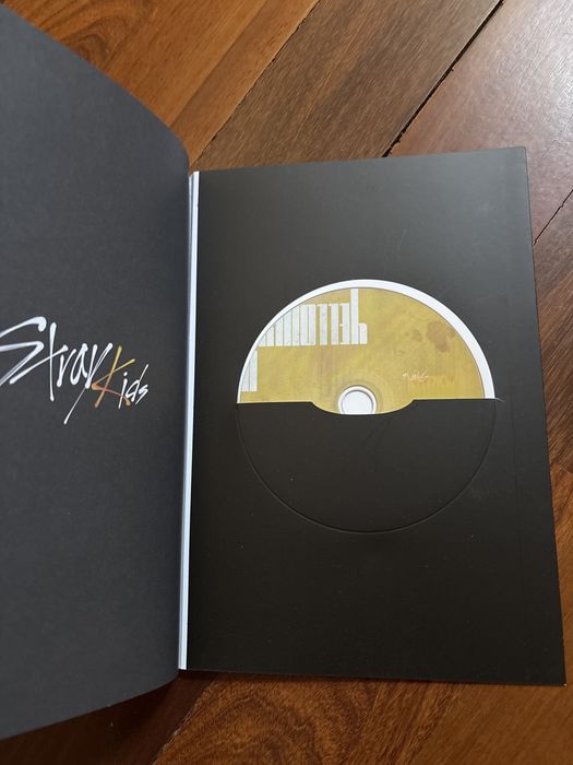Album kpop Stray Kids Cle 2:Yellow Wood