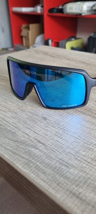Продавам слънчеви очила