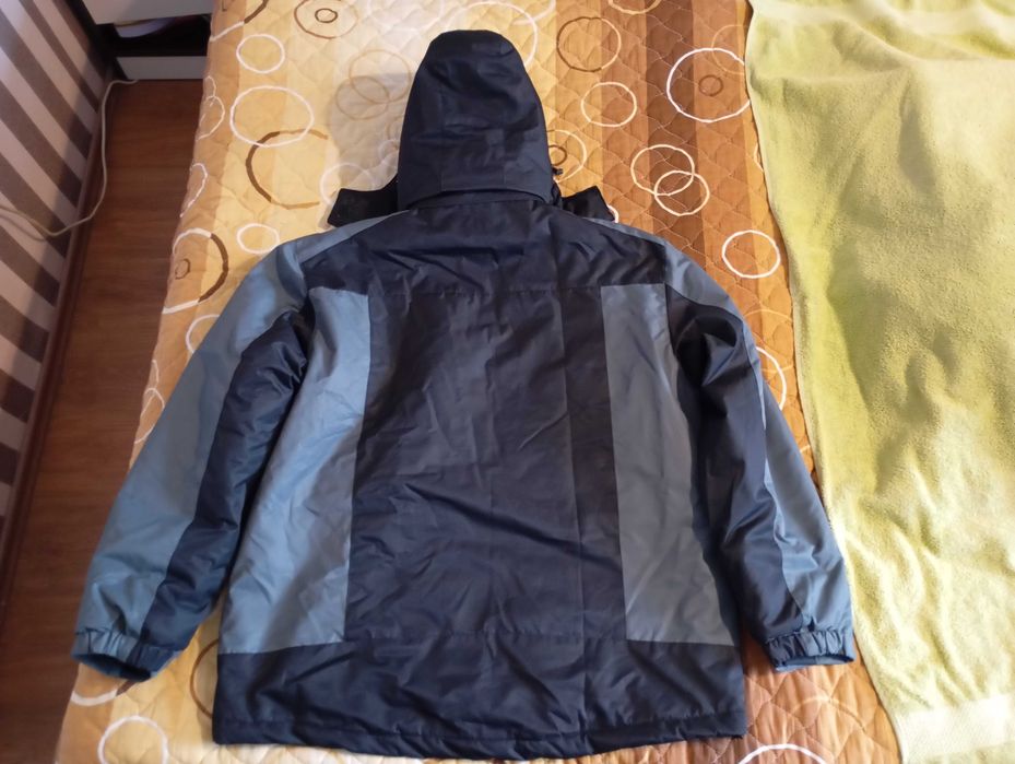 Мъжко зимно яке LEAF с качулка, размер XL, цена 70 лв.