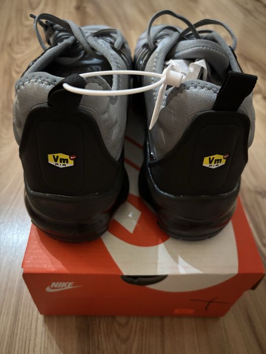 NIKE Vapormax Plus Cool Grey & Black