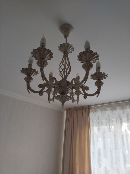 Продам люстру в отличном состоянии