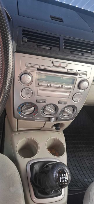 Продавам кола Mazda  2
