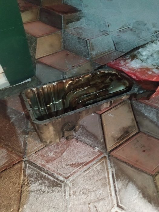 Продам поддон двигателя Mercedes W202