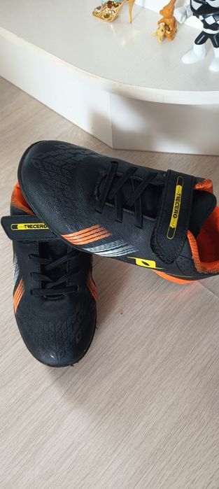 Продается спорт обувь для мальчика.