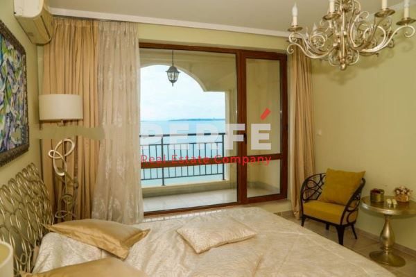 Продава се Тристаен апартамент в Свети Влас - 138 кв.м за 1993 €/кв.м - Снимка #1