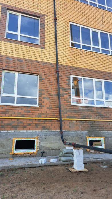 Продаётся Бетоный насос HBT20R.