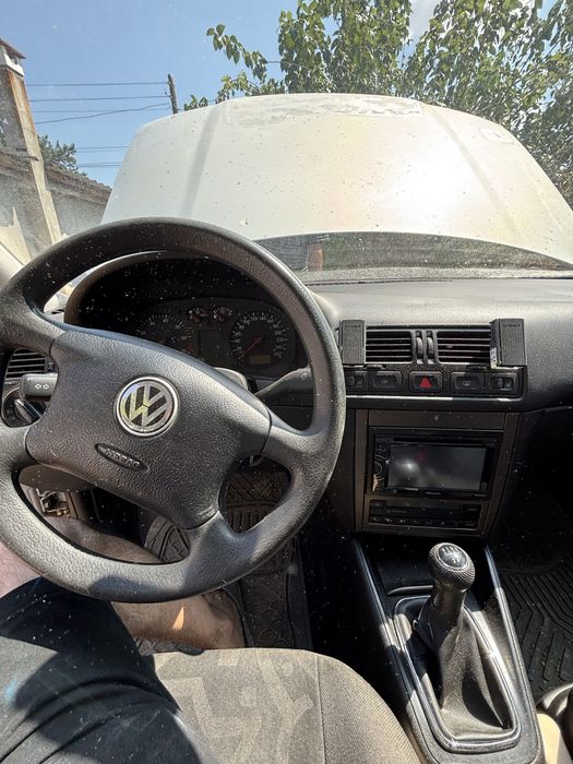 VW Bora 1.6 16V 77 kw.