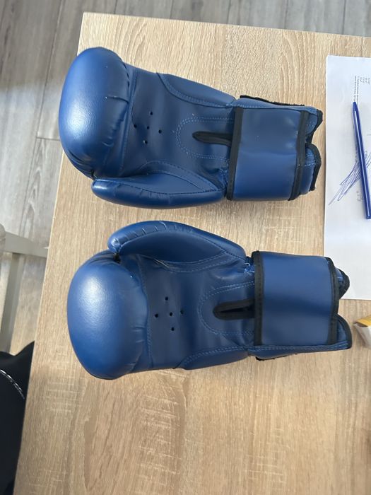 Боксерские перчатки