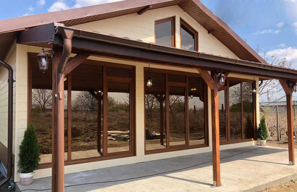 Casa modulara, garaje auto si containere tip birou din structura metalica si panou sandwich termoizolant