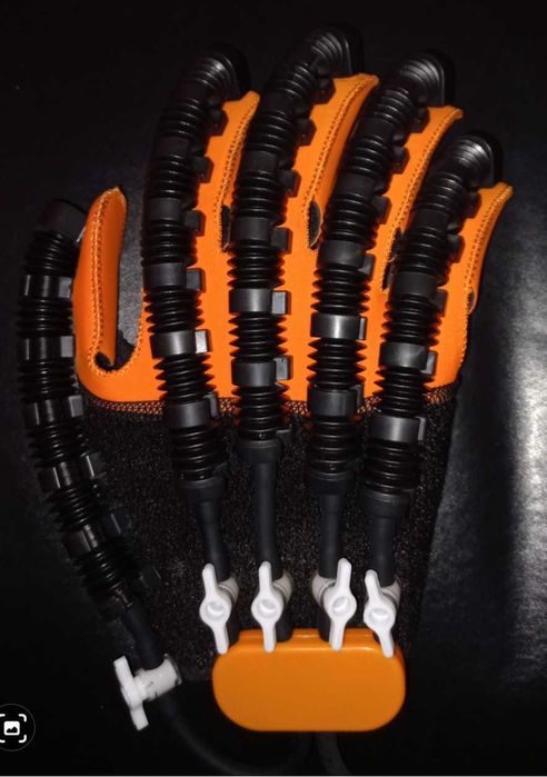 Manusa robotica recuperare mana dreapta probleme AVC coloana paralizie