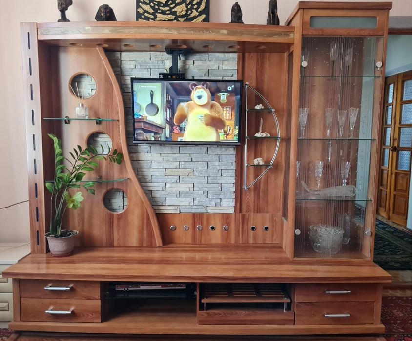 Продам горку в гостиную