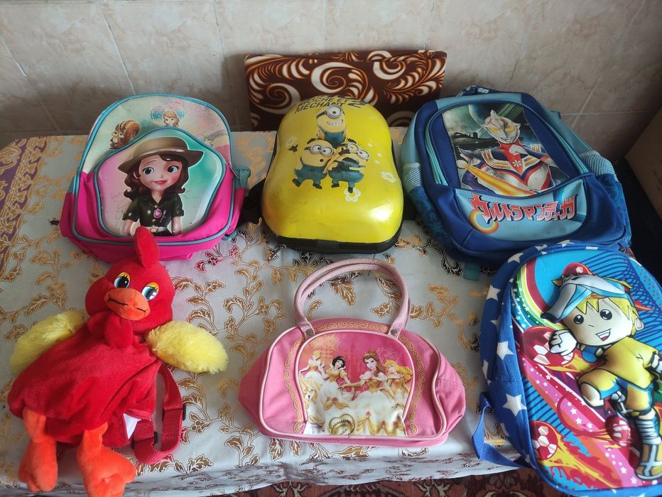 Продам рюкзаки по 200 тенге