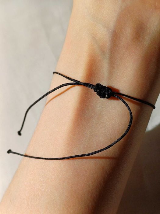 Браслет из черной нитки [как из пинтерест]