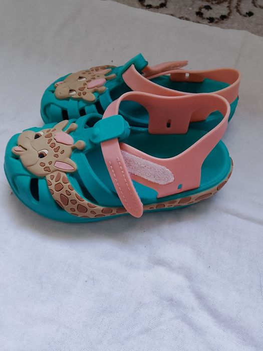 Босоножки на девочку.