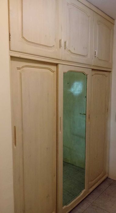 Гардероб с плъзгащи се врати