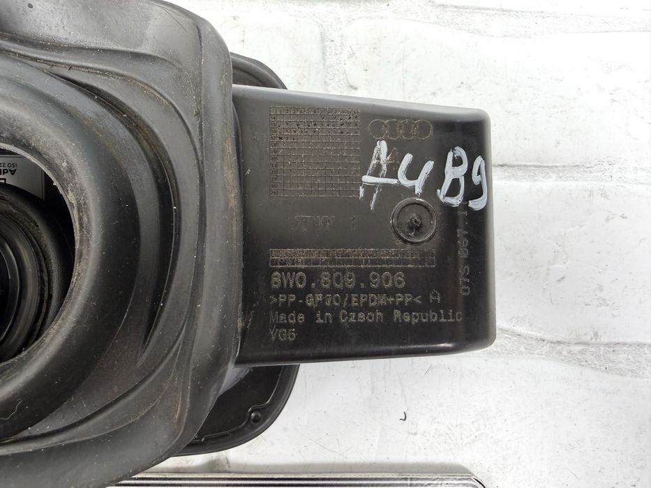 Капачка резервоар AUDI A4 B9 8W0809906