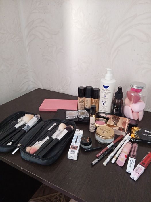 Продам косметику для визажиста