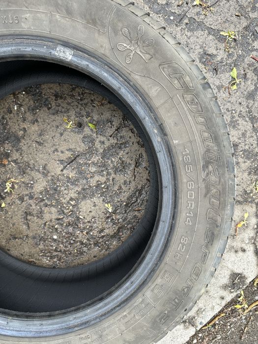 Продам 2 шины 185/60 R14