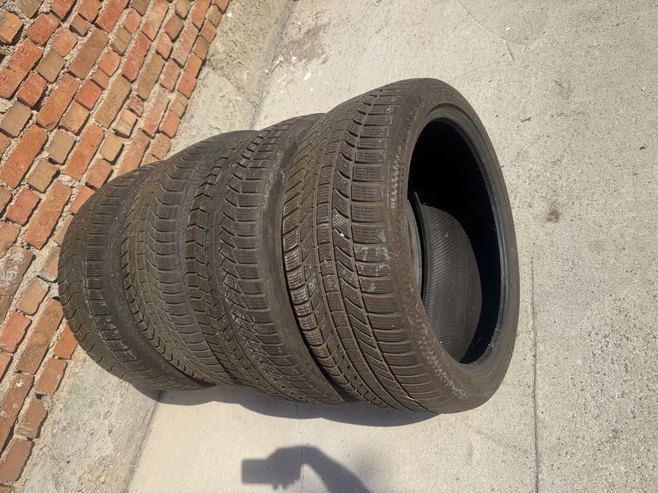 DUNLOP 255/40/21 зимни гуми