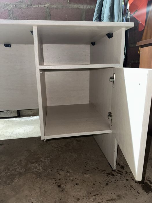 Продам 2 офисных стола