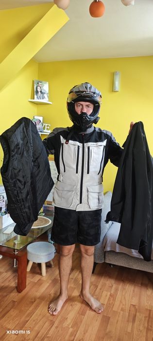 Echipament moto touring. Casca moto, geacă moto.