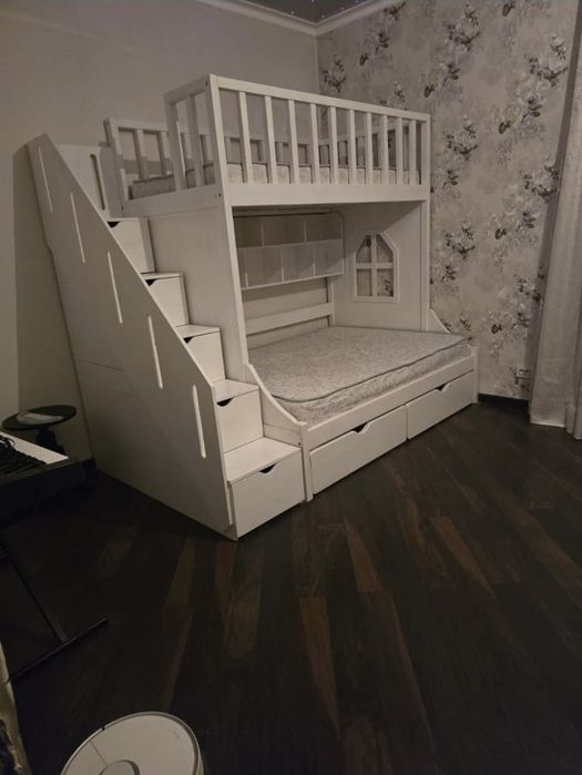 Двухъярусная кровать
