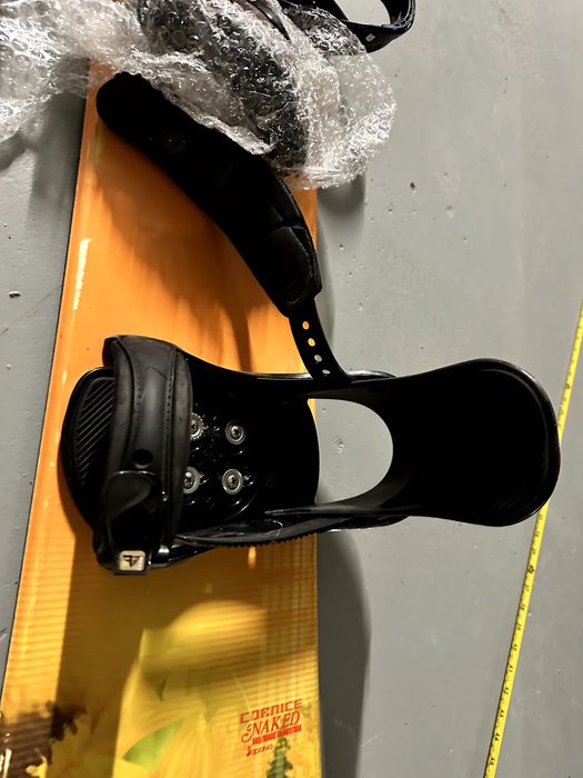 Свеж дамски/юношески сноуборд комплект 137см с обувки Vans (38 EU), каска и очила!