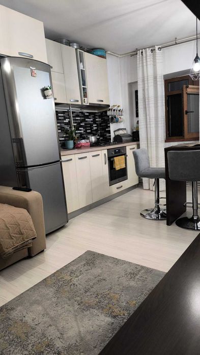 Apartament 2 camere , 60 mp se vinde împreună cu garaj, in str. Dunarii vis-a-vis de Școala 7